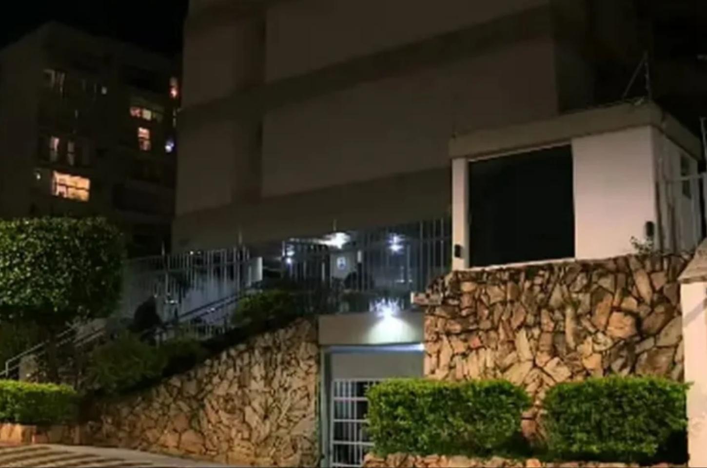 Crime em apartamento de luxo termina com mulher assassinada a facadas
