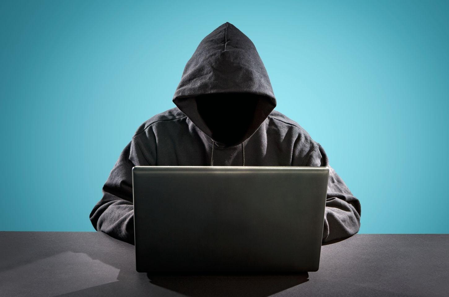 Criminosos usam falsas entrevistas de emprego para obter biometria facial e aplicar fraudes