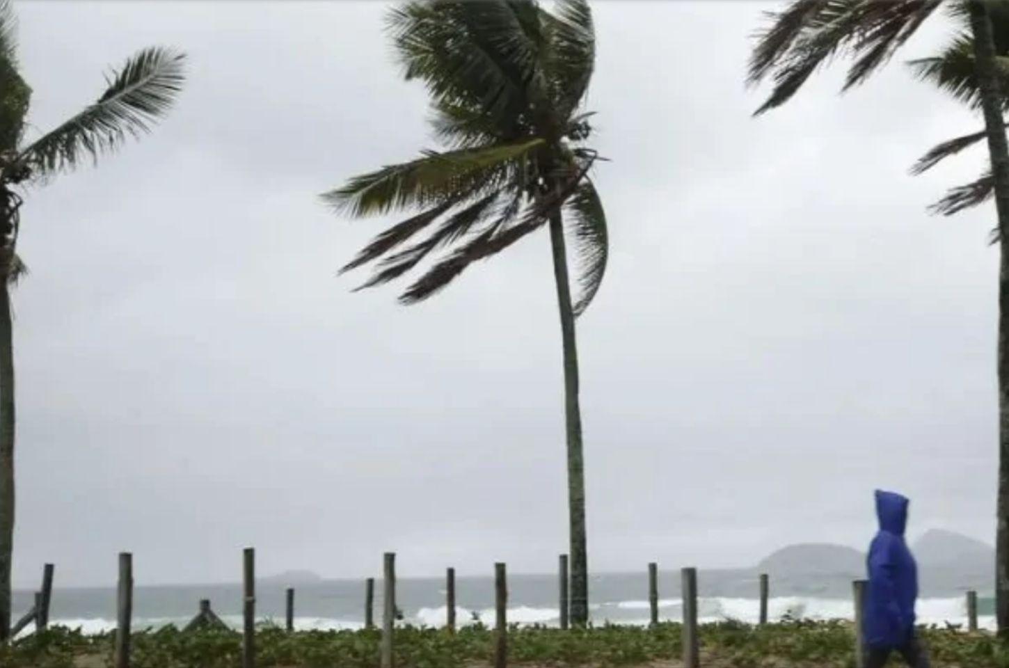 Defesa Civil alerta para ventos costeiros intensos no litoral Sul e Grande Vitória