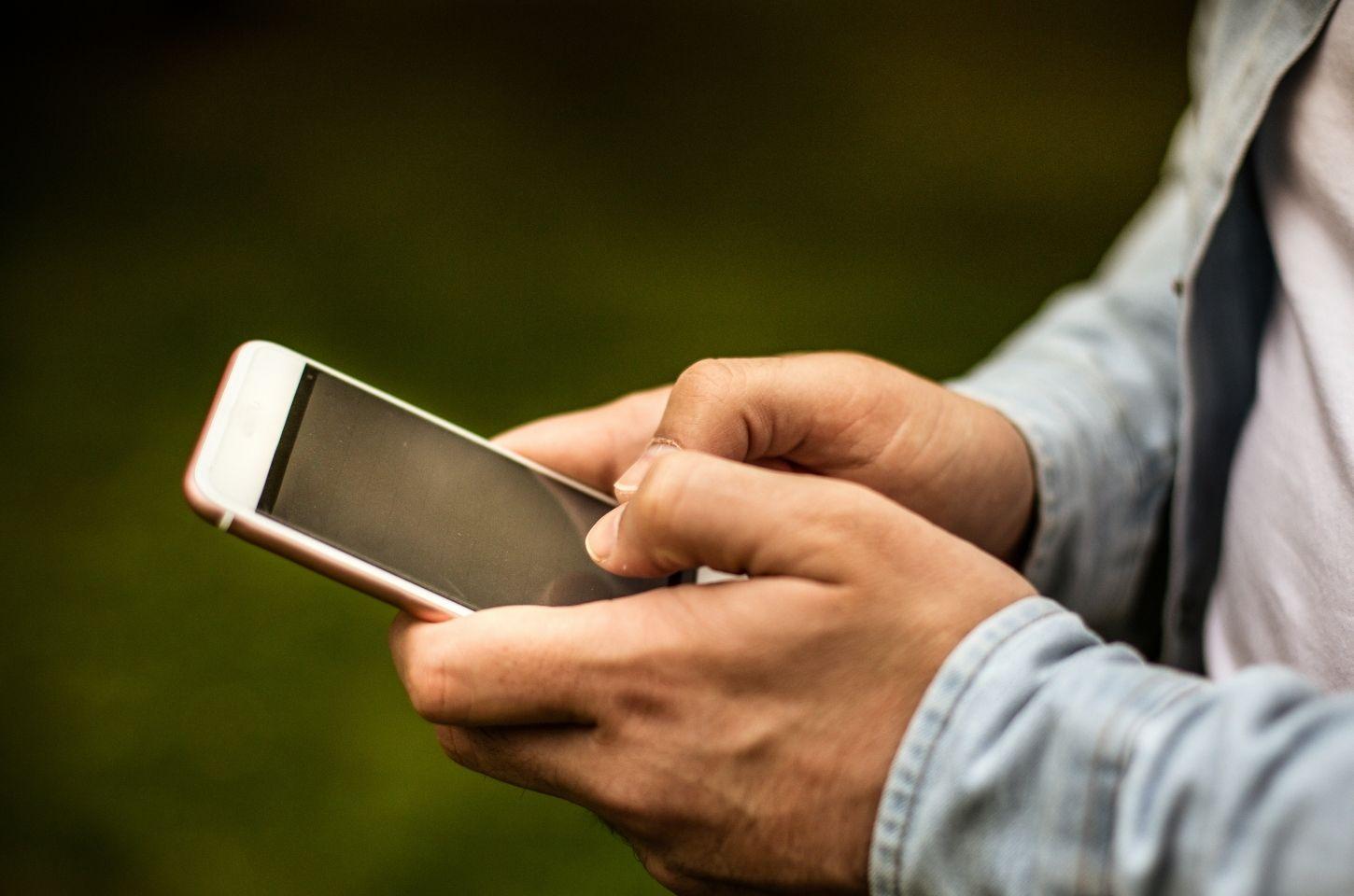 Polícia alerta para atuação de redes criminosas que aliciam crianças e adolescentes no ambiente digital