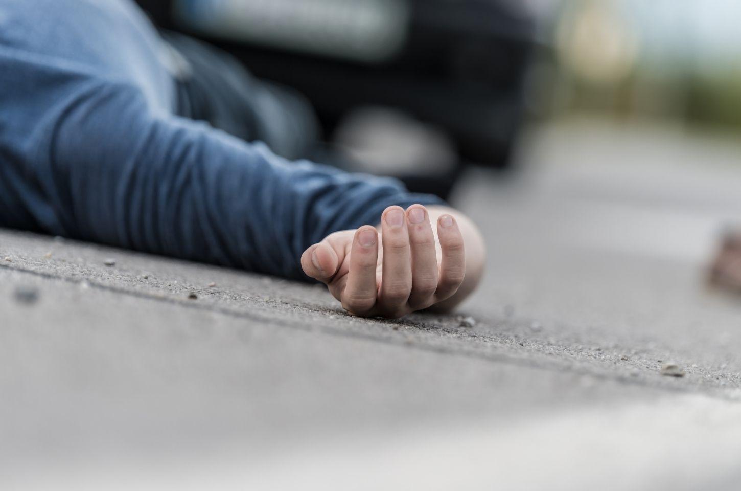 Colisão entre carreta e caminhonete deixa uma pessoa morta e outra ferida na BR-101, em Fundão