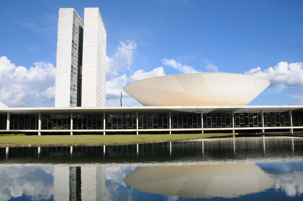 Candidaturas à Câmara dos Deputados já concentram quase R$ 1 bilhão em recursos de campanha