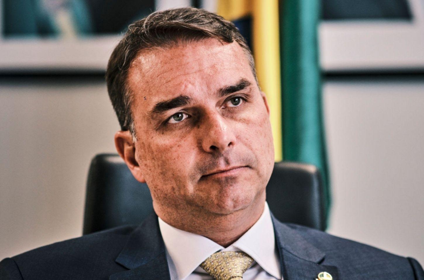 Flávio Bolsonaro aparece com filiação ao Missão e fica impedido de registrar candidatura presidencial