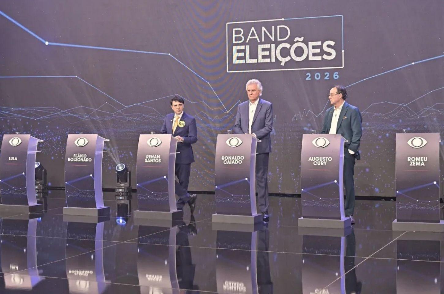 Primeiro debate presidencial é marcado por críticas a Lula, Flávio Bolsonaro e Zema, que não compareceram