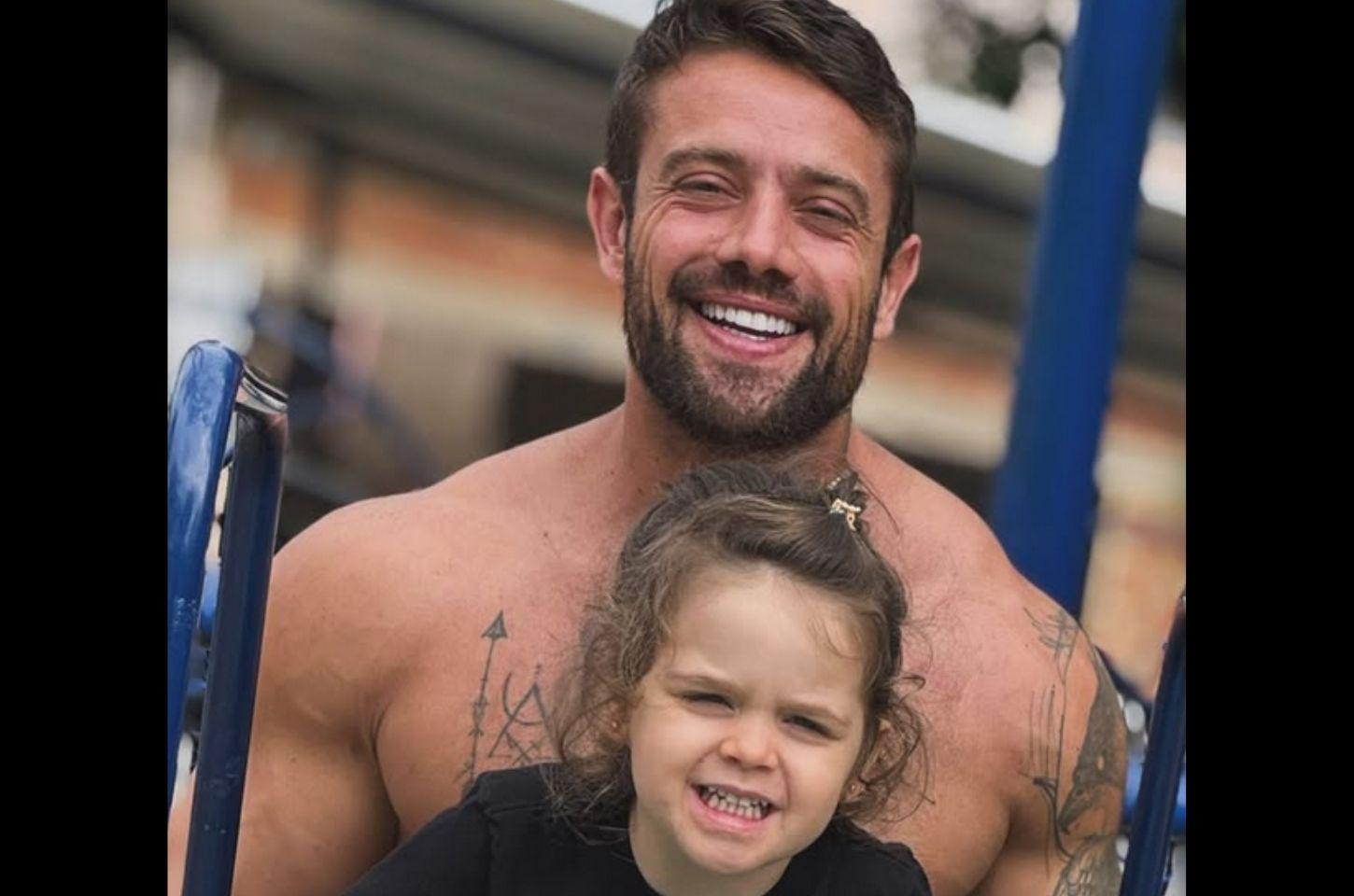 Rafael Cardoso compartilha momentos com a filha após período de reabilitação