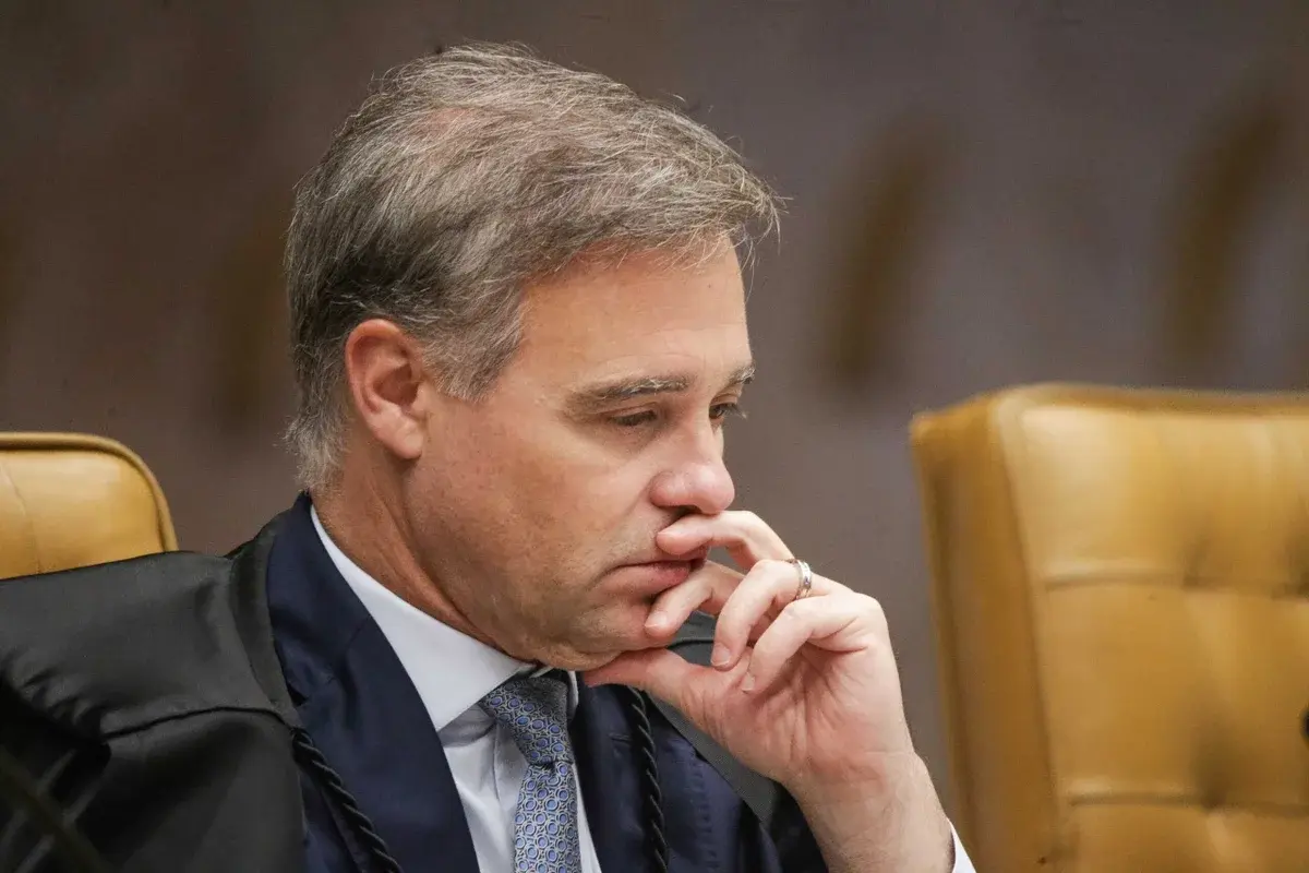 Advogado cobra julgamento de recurso no STF e faz críticas contundentes a André Mendonça