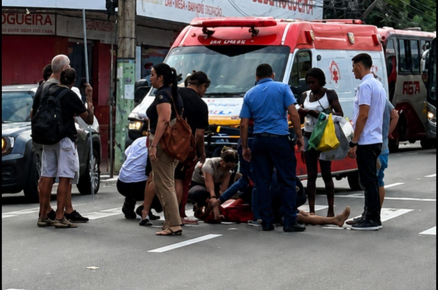 Idosa é atropelada em trecho onde comerciantes já pediram redutor de velocidade