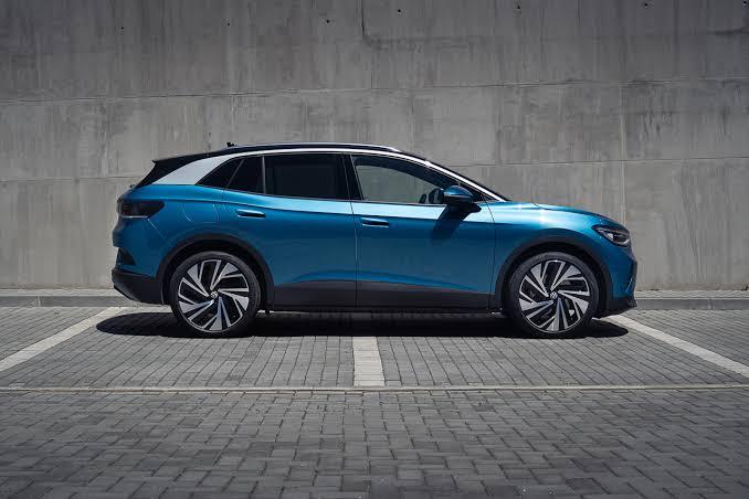 Volkswagen coloca ID.4 à venda no Brasil por R$ 299.990 e amplia ofensiva elétrica