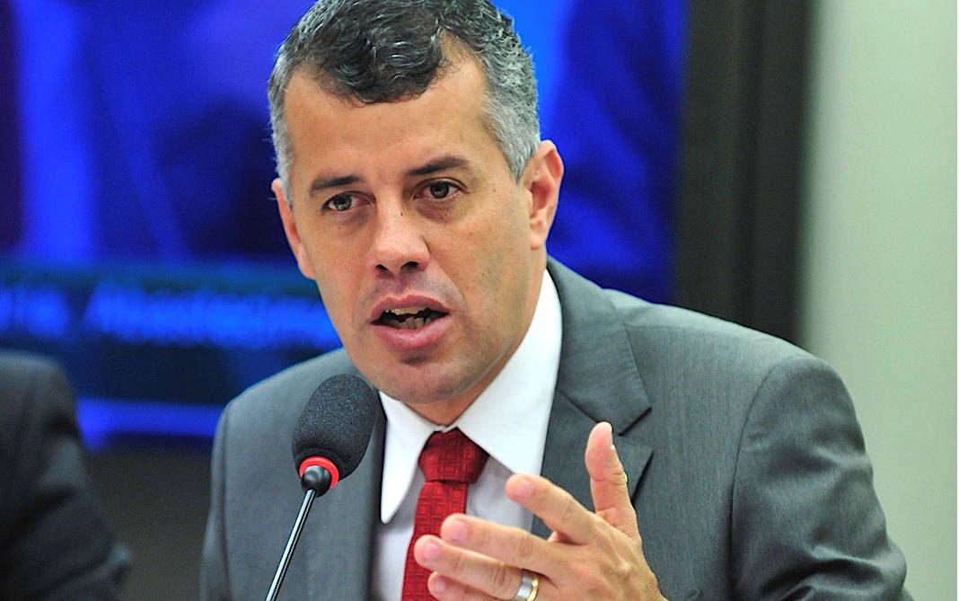 Evair de Melo defende classificação de facções criminosas como organizações terroristas