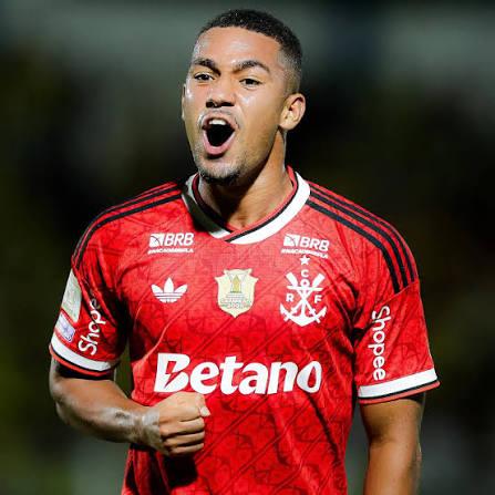 Flamengo toma a ponta do Brasileirão e amplia vantagem nas projeções pelo título