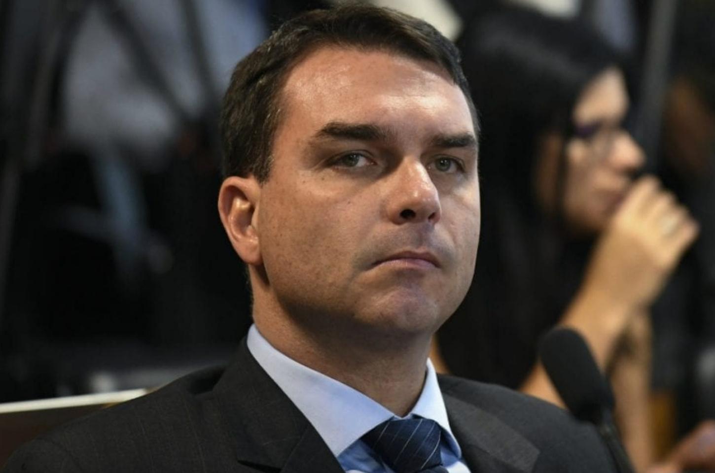Flávio Bolsonaro aponta suposta articulação contra sua candidatura e cita ministros do STF