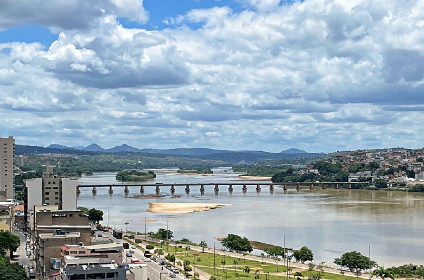 Furto de fiação e vandalismo afetam iluminação durante obras na Ponte Florentino Ávidos, em Colatina