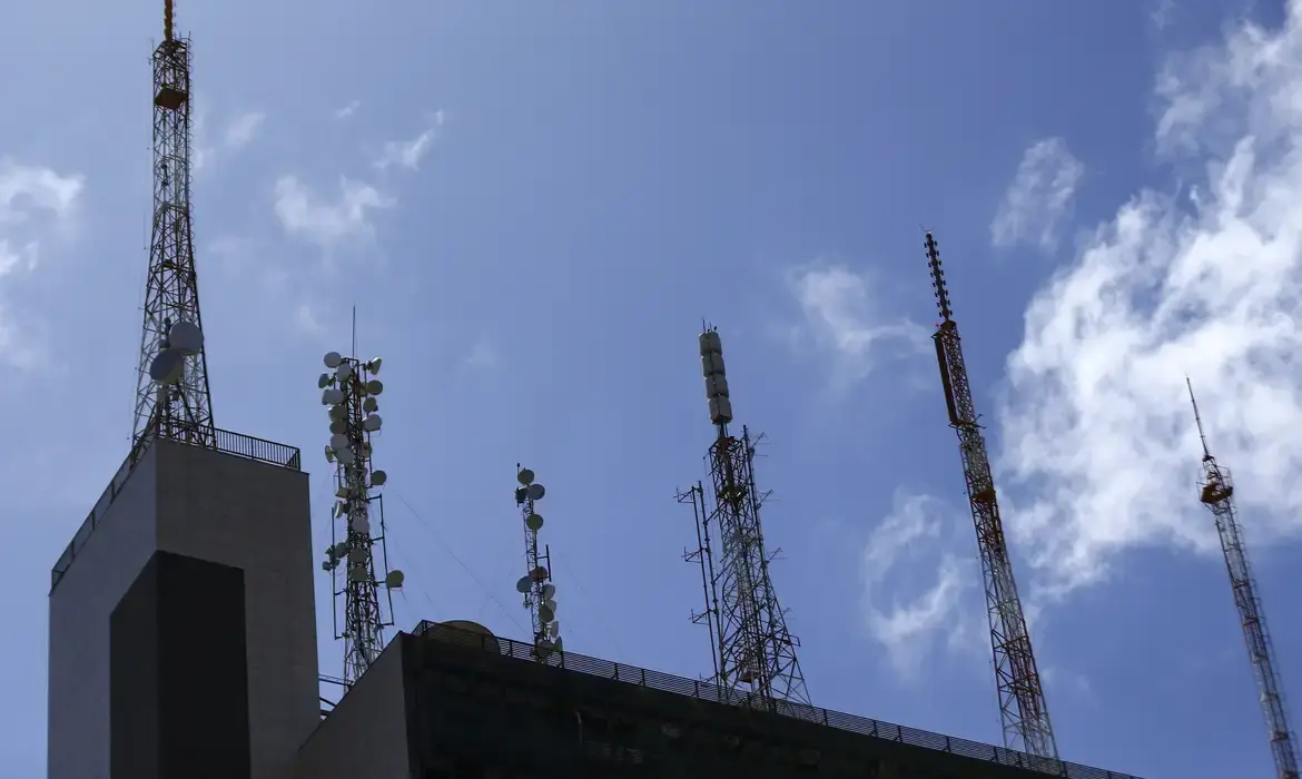 Fust Direto ganha relevância no debate sobre conectividade e atendimento a áreas desassistidas