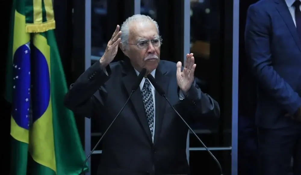 José Sarney é hospitalizado em São Luís para tratamento de pneumonia