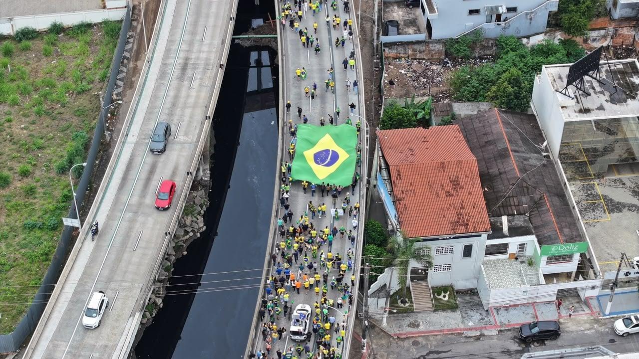 Protesto contra Alexandre de Moraes leva manifestantes à Terceira Ponte no 7 de Setembro