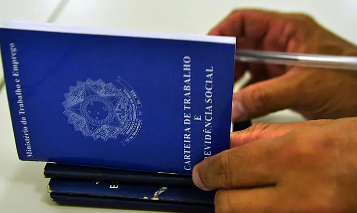Brasil cria 58,6 mil empregos formais em julho, menor resultado para o mês desde 2020