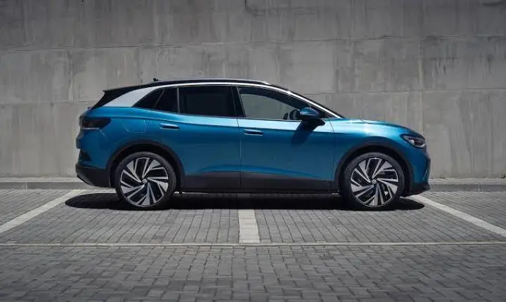Volkswagen coloca ID.4 à venda no Brasil por R$ 299.990 e amplia ofensiva elétrica