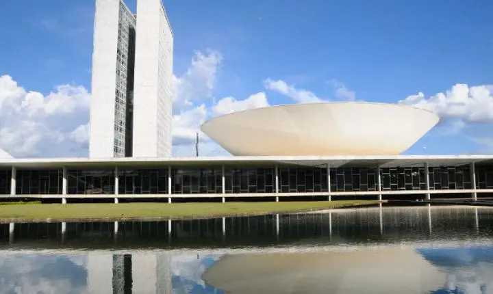 Candidaturas à Câmara dos Deputados já concentram quase R$ 1 bilhão em recursos de campanha