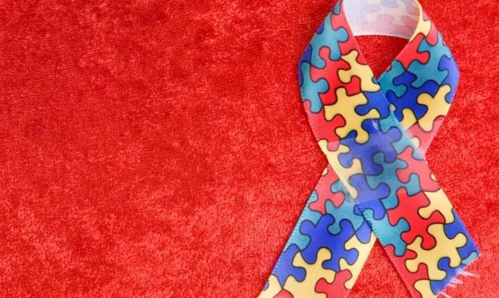 Estudo relaciona evolução de neurônios humanos a maior vulnerabilidade ao autismo