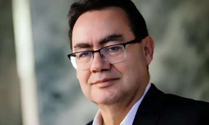 Plano de Augusto Cury reúne propostas para 18 áreas e prevê mudanças em educação, saúde e segurança