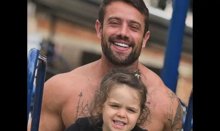 Rafael Cardoso compartilha momentos com a filha após período de reabilitação