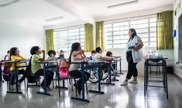 Relato de aluno leva família a denunciar professora por suposta agressão em escola 